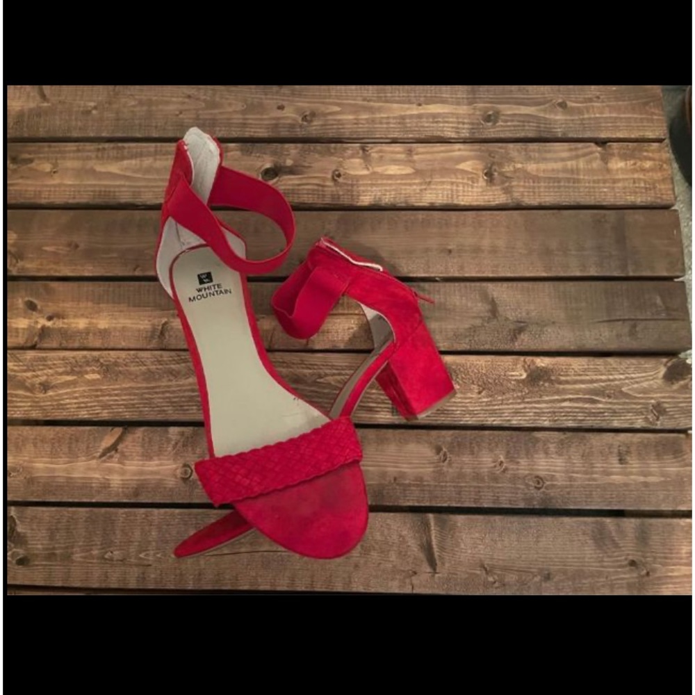 White Mountain Red wide heels